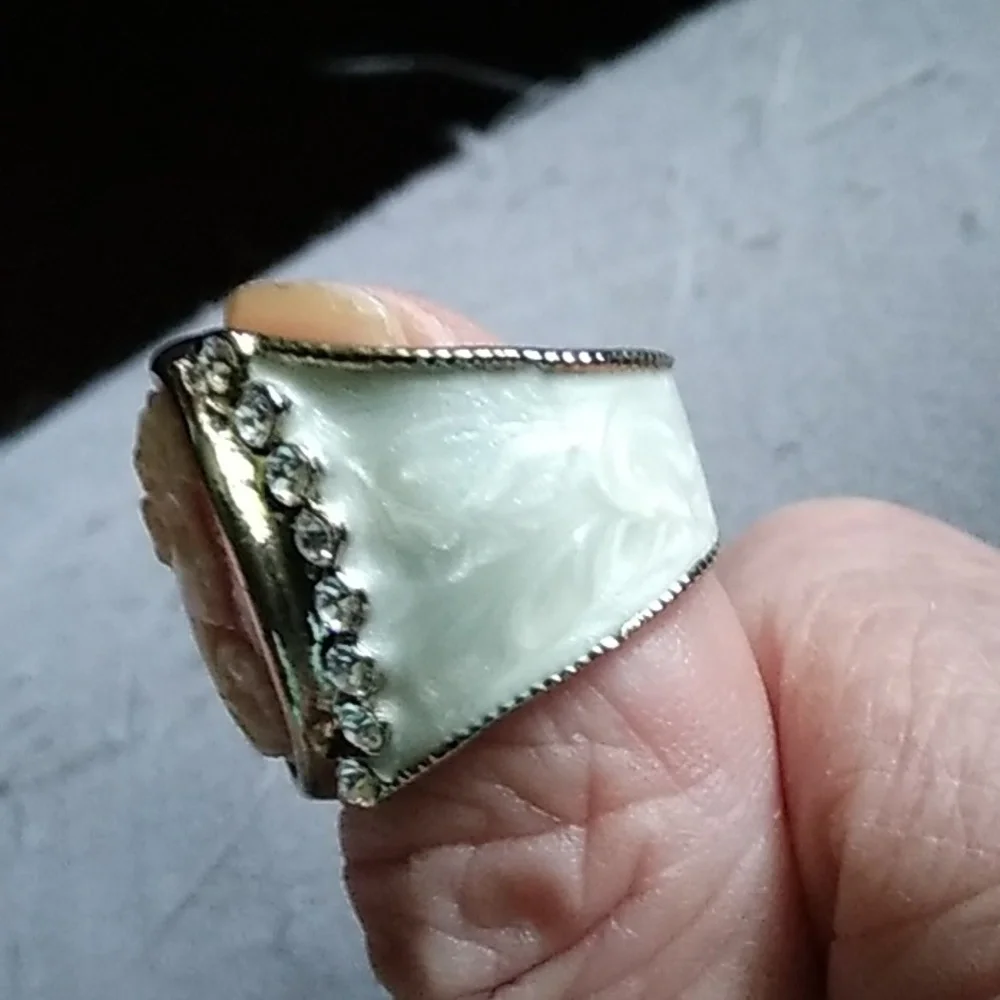 AMADEO SET HINGED BRACELET/RING.MOTHER OF PEARL,CAMEO,Swarovski accent,Gold - Picture 2 of 7